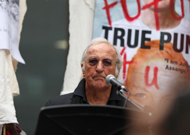 John Pilger speaking outside the Old Bailey before a hearing in Wikileaks founder Julian Assange’s battle against extradition to the US