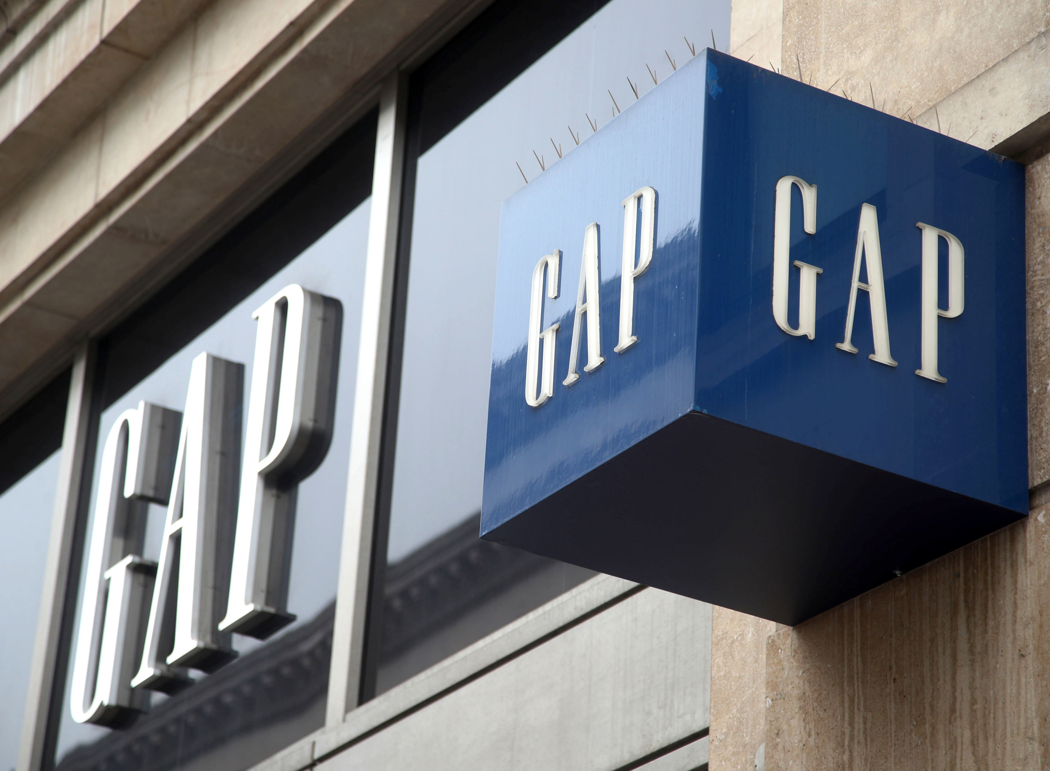 gap splitting into two companies