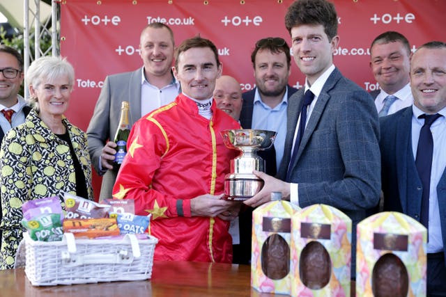 Danny Tudhope and trainer Adam Nicol receive their prizes