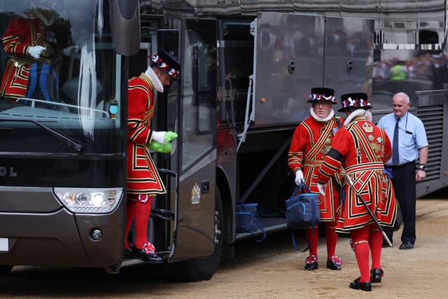 Yeomen Warders arrive ahead of the procession of the coffin 