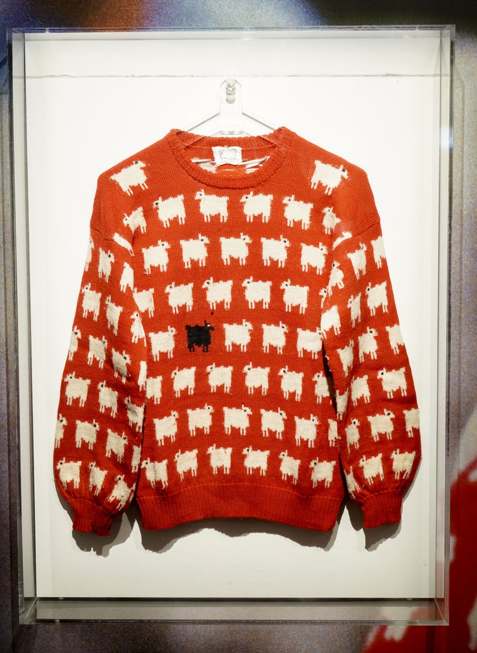 Diana’s black sheep jumper sells at auction for almost £1m | Guernsey Press