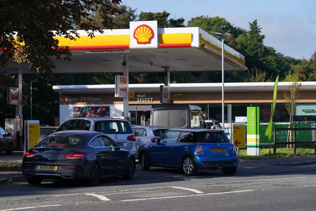 Queues at a Shell garage in Taplow, near Maidenhead, Berkshire (Jonathan Brady/PA)