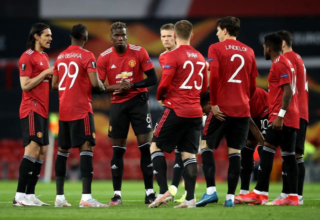 Manchester United before a huddle