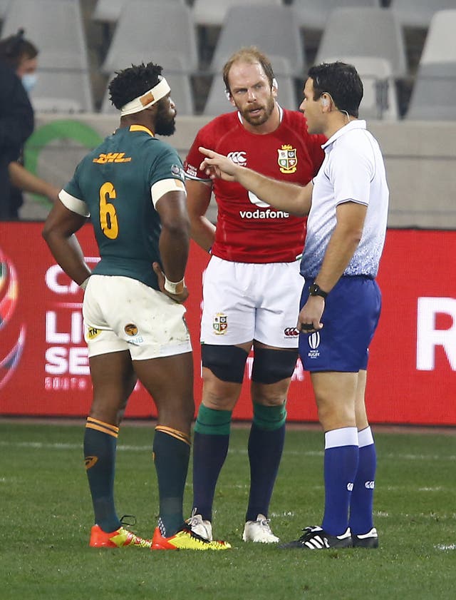 Ben O'Keeffe speaks with the captains