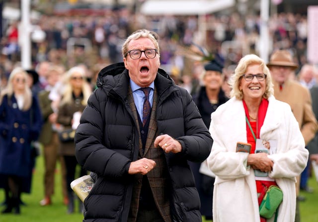 Harry Redknapp cheering on The Jukebox Man at Cheltenham