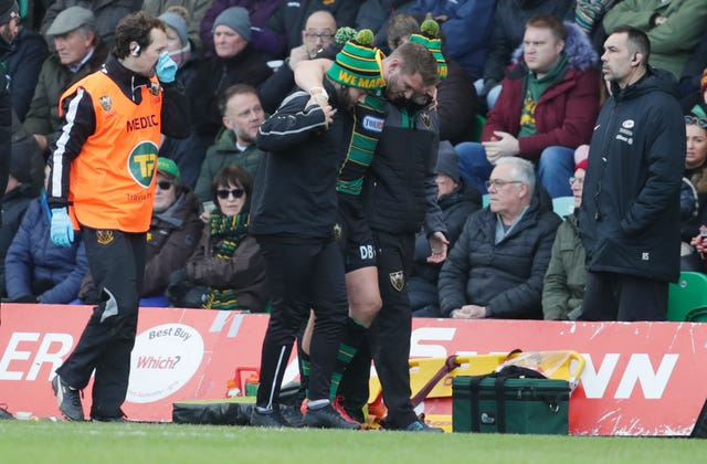 Dan Biggar is helped off injured against Saracens