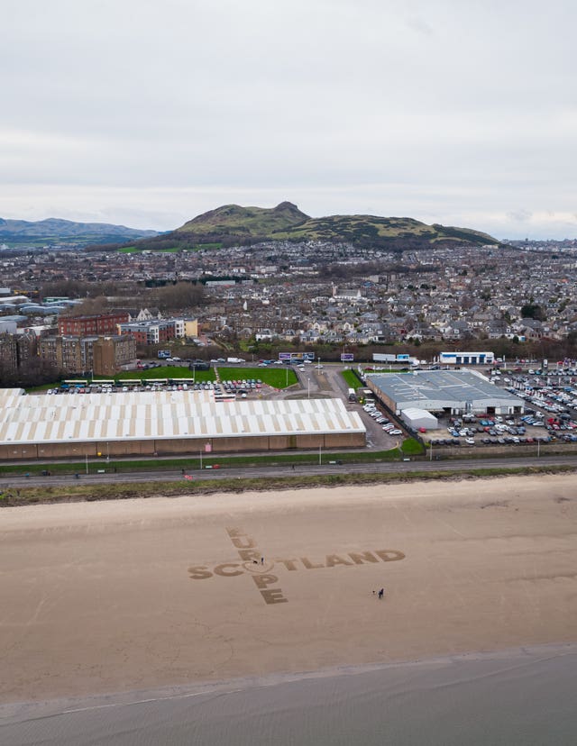 Pro-EU sand art 