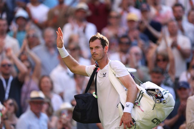 Andy Murray waves to the crowd after his loss to Stefanos Tsitsipas