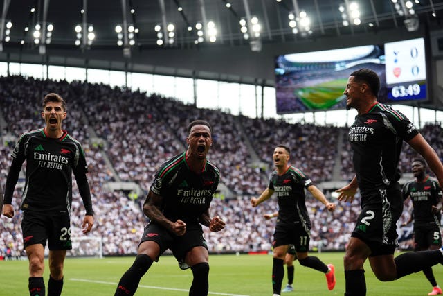 Arsenal players celebrate Gabriel''s goal at Tottenham 