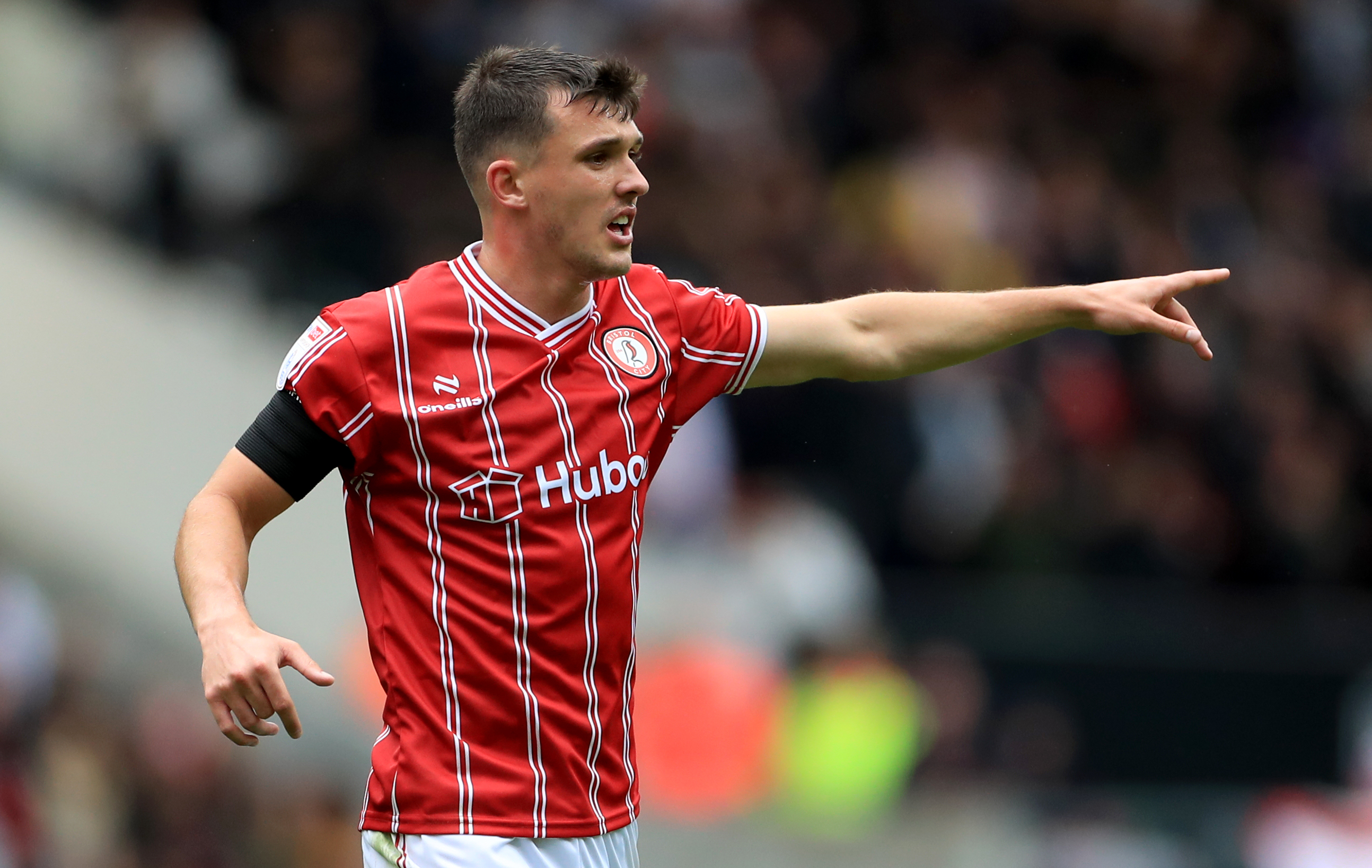 贾森·奈特帮助布里斯托尔城进入第二轮淘汰牛津队