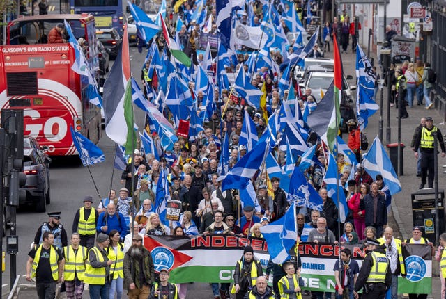People marching for independence