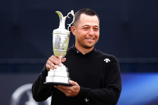 Xander Schauffele holds the Claret Jug