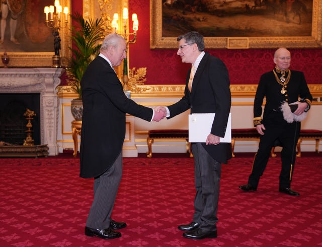The King shakes hands with Francisco Lima Mena, ambassador of El Salvador 