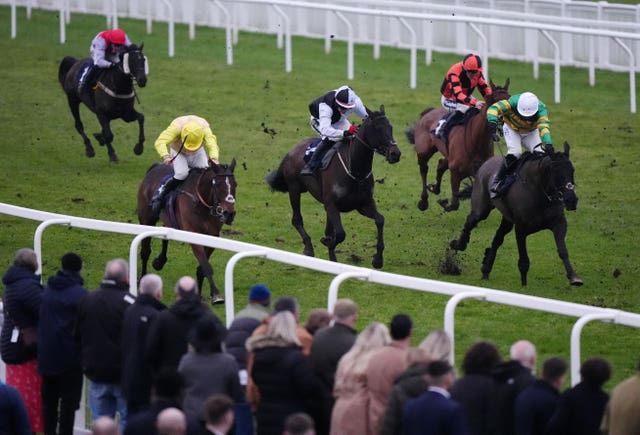 Hasthing (right) won the final race at Windsor on Friday