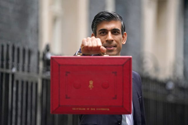 Rishi Sunak with his Budget red box outside 11 Downing St 