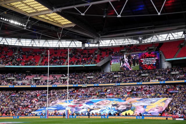 ributes were paid to Rob Burrow at the Betfred Challenge Cup final 