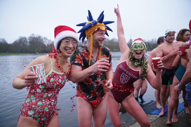 Swimmers by the Serpentine