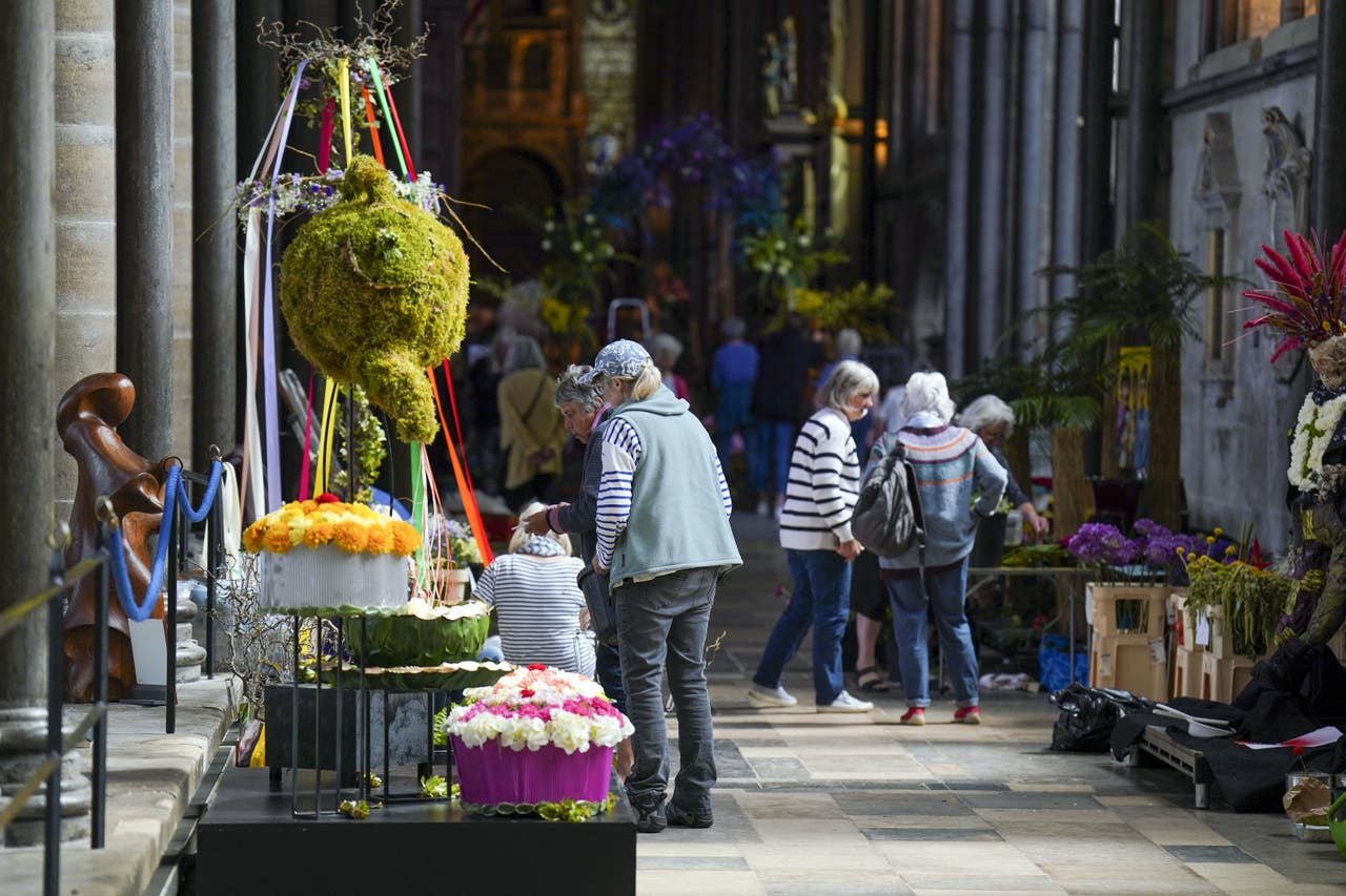 Hundreds of florists prepare for jubilee flower festival at Salisbury