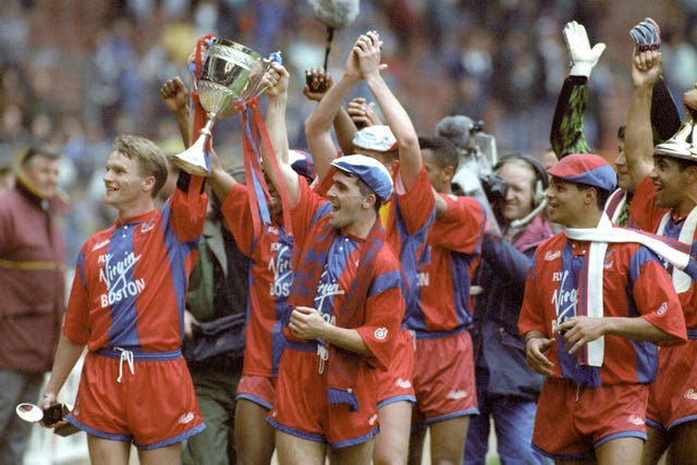 Crystal Palace celebrate their 4-1 victory over Everton in the Zenith Data Cup Final at Wembley