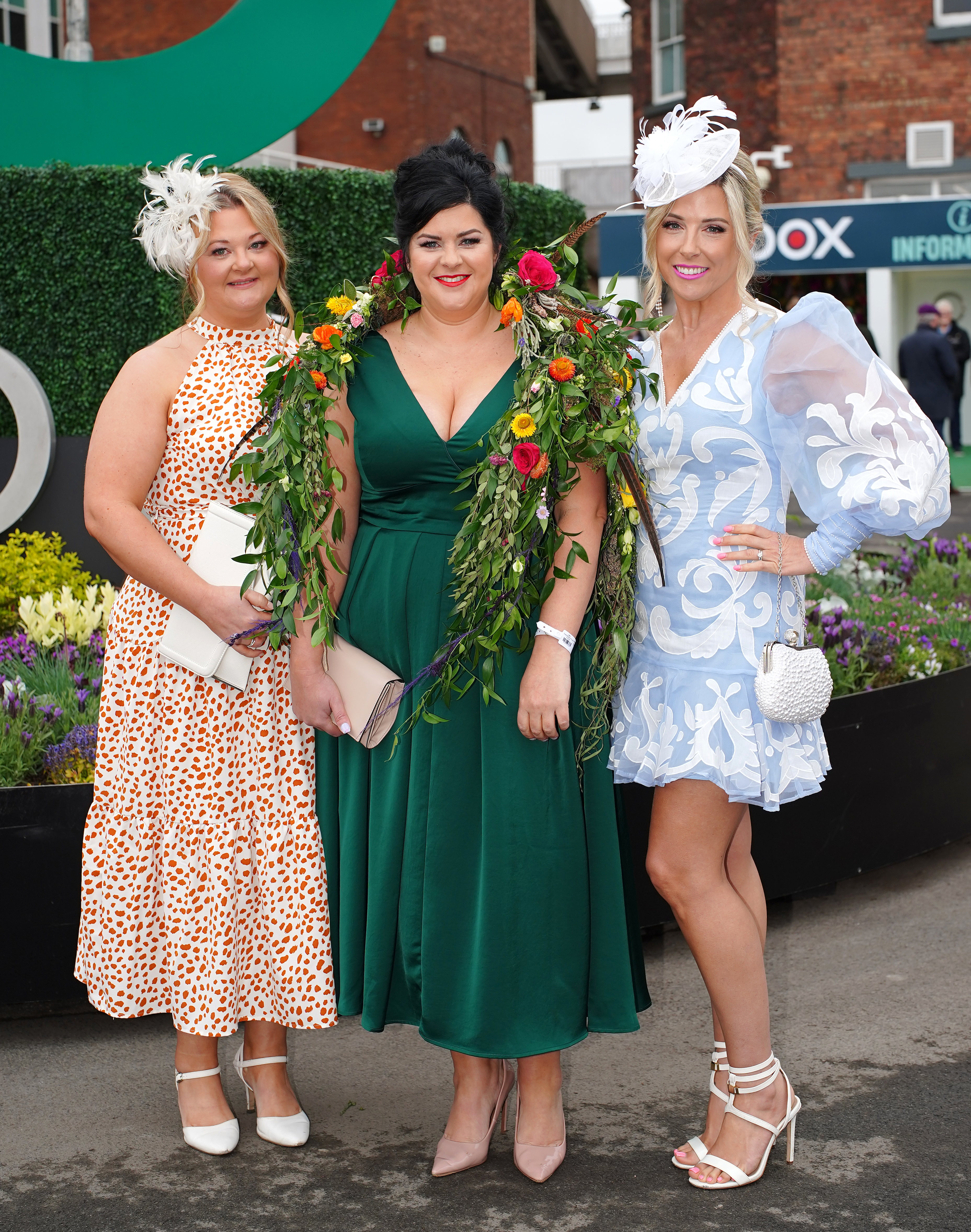 Racegoers brave downpours for Aintree s Ladies Day Express Star