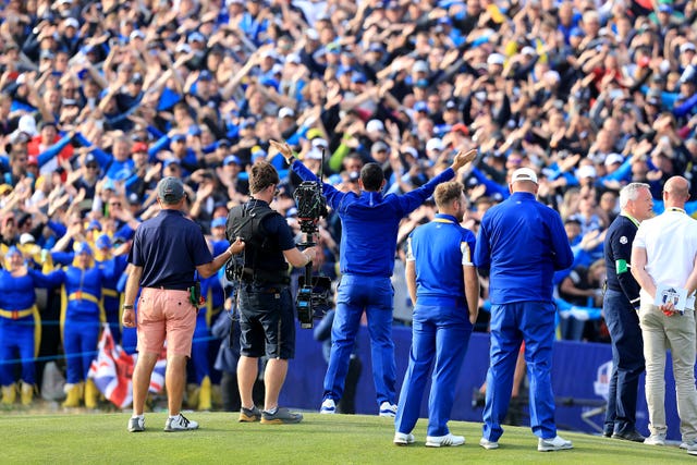 McIlroy soaks up the adulation of the crowd