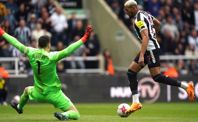 Joelinton rounds Hugo Lloris to score