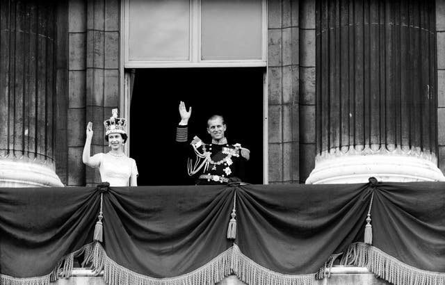 The Queen and the Duke of Edinburgh on the balcony of Buckingham Palace after her coronation (PA)