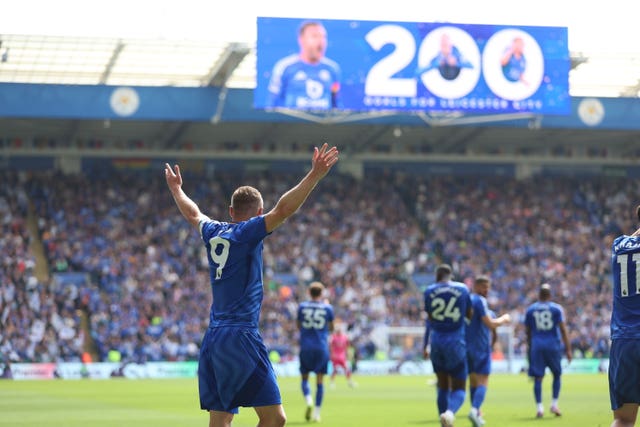 Jamie Vardy celebrates on the pitch in front of a sign that says 200 goals