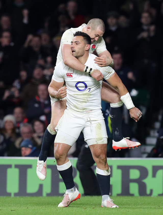 Mike Brown (top) and Ben Te'o were involved in a bust up before the 2019 World Cup