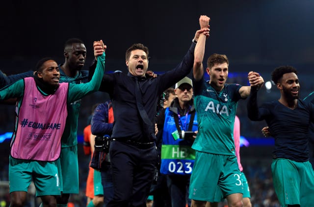 Pochettino and his players celebrate at the final whistle