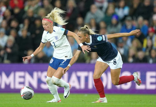 England’s Chloe Kelly (left) and Scotland’s Samantha Kerr battle for the ball (Owen Humphreys/PA)
