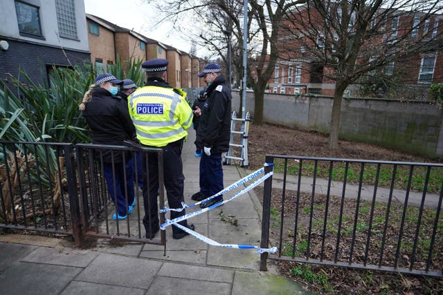 Met launches murder probe after 29-year-old man stabbed to death in ...