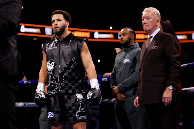 Frank Warren (right) says Moses Itauma was too intent on knocking out Hrgovic