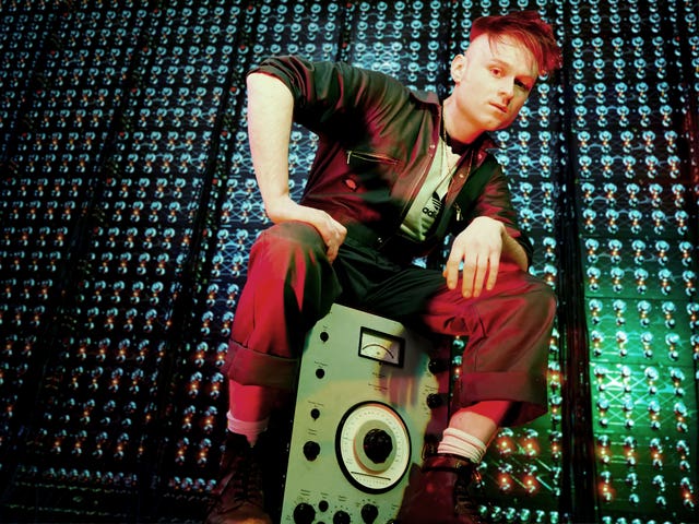 Look Mum No Computer before electronic music equipment