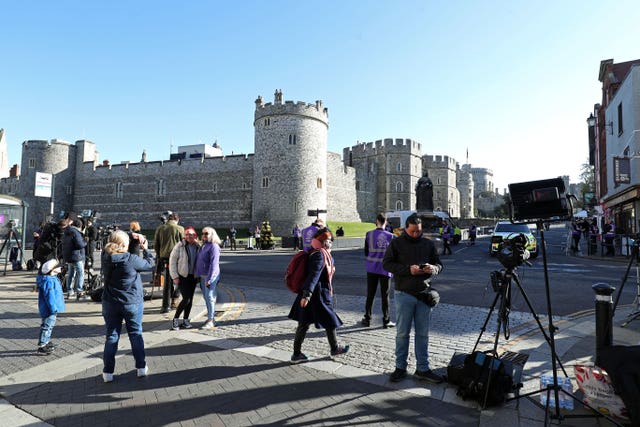 Members of the press and general public outside Windsor Castle