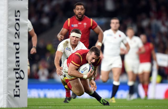 Gareth Davies dives in to score a try against England at the 2015 World Cup