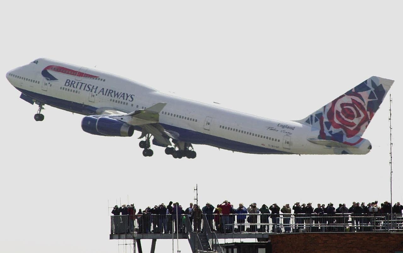 In Pictures Final Flight Heathrow Waves Goodbye To Bas Boeing 747s