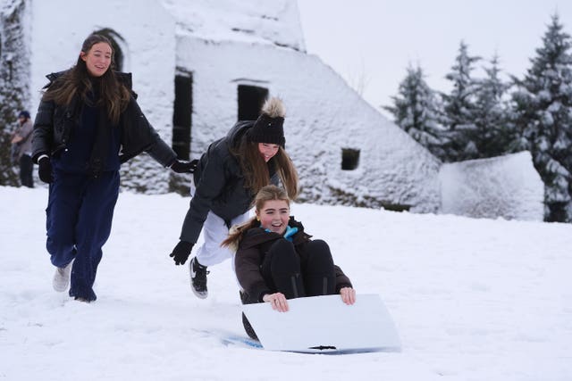 Nessa Wardick, from Templeogue, gets a push from her friends Faye Tierney (right) and Abbie Turner (left) at the Hell Fire club on Montpelier in Dublin ahead of a Status Orange low temperature warning issued for most counties on Wednesday night