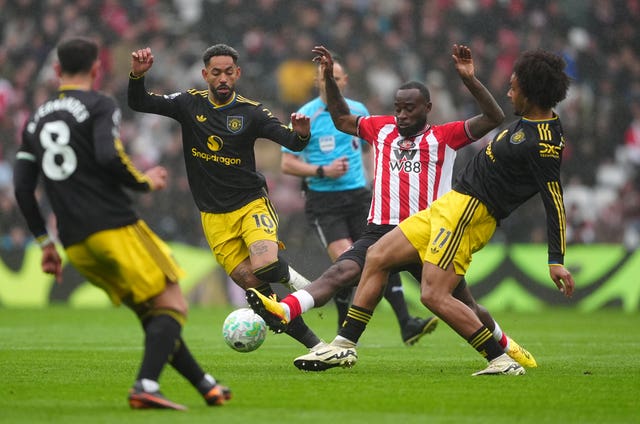 Sunderland and United players battling for the ball