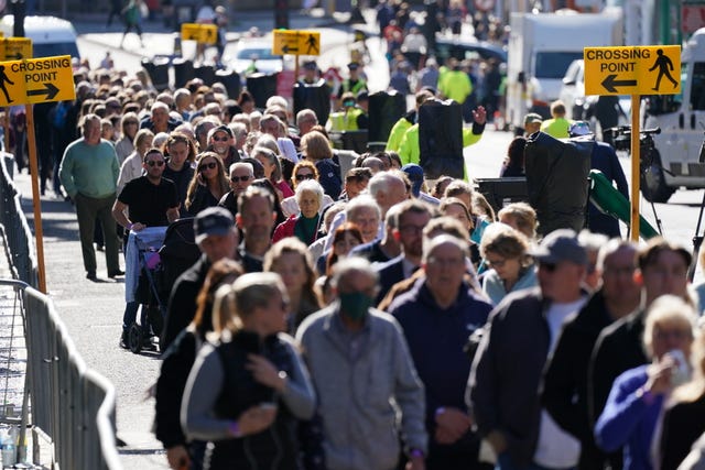 The queue to see the Queen lying in state