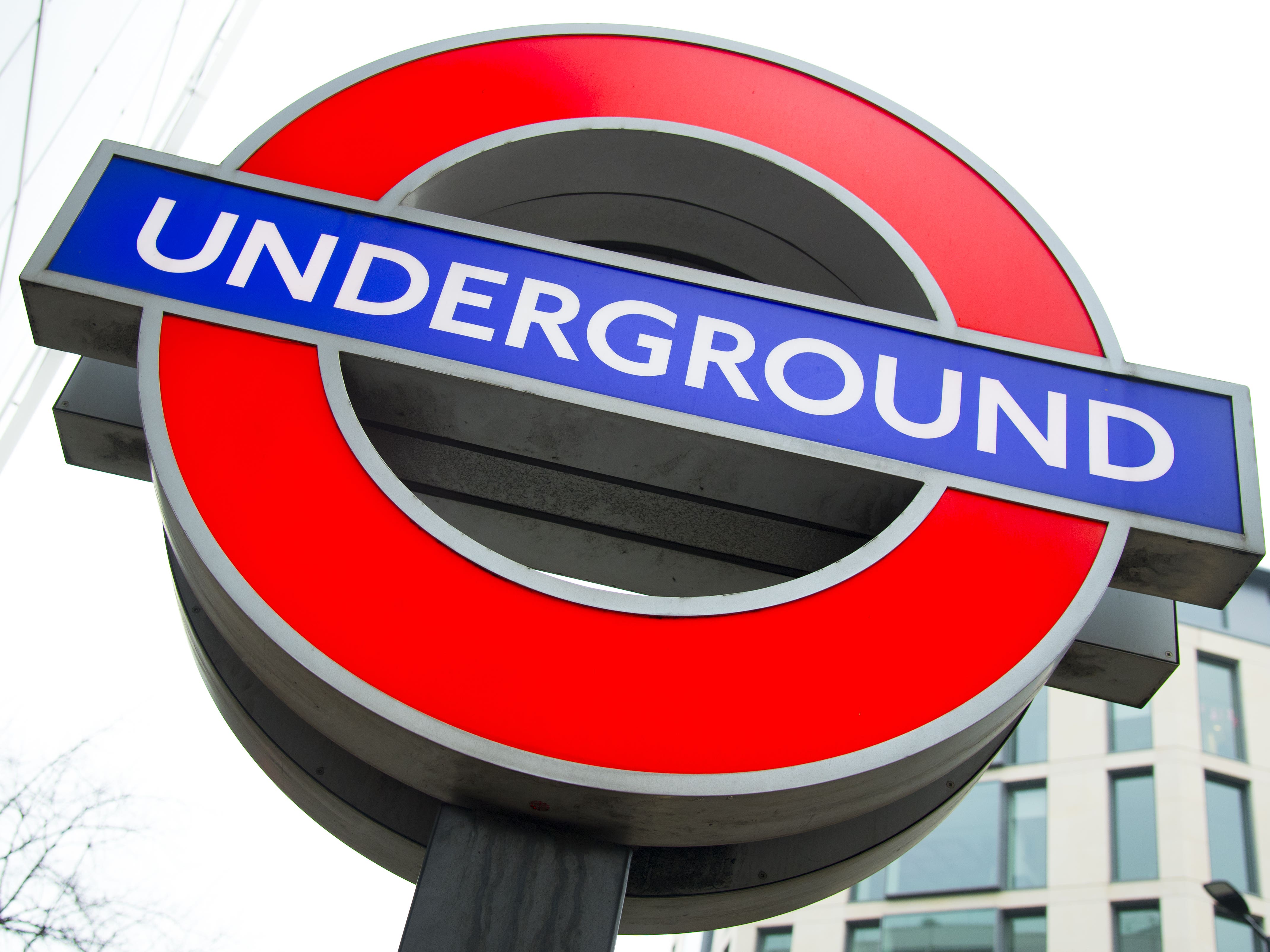 A London Underground roundel