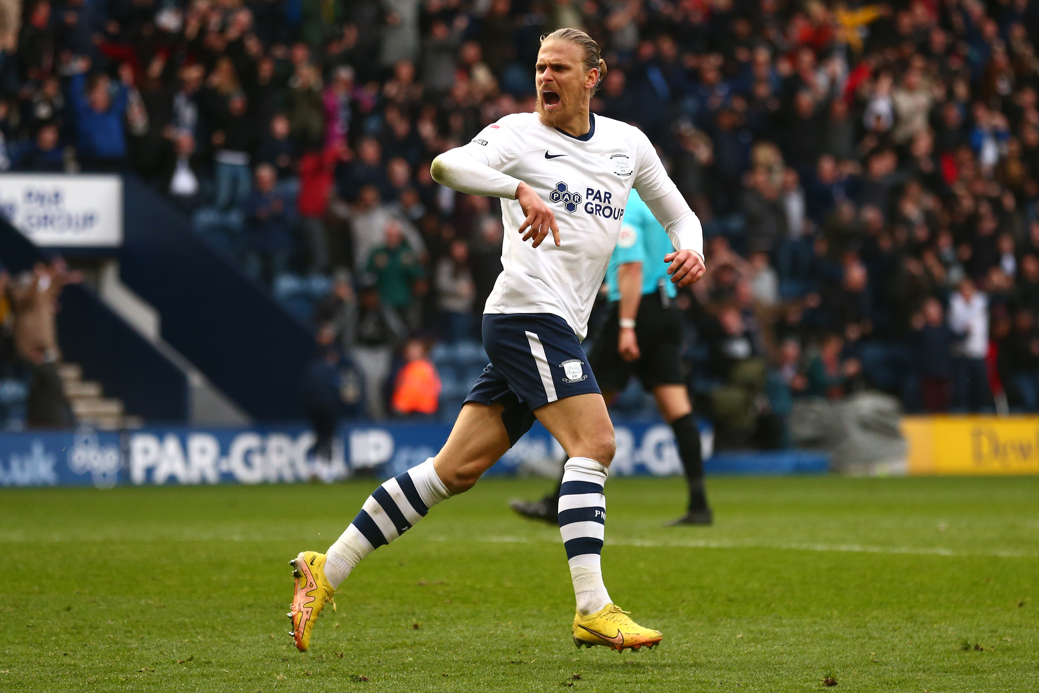 普雷斯顿 2-2 南安普顿：圣徒队在客场最后时刻扳平比分