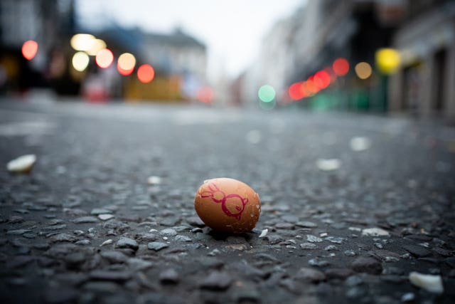 Egg rolling – London