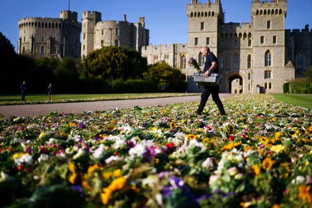 Tributes to the Queen at Windsor
