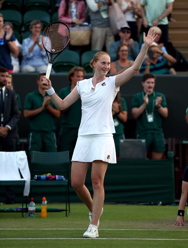 Alison Van Uytvanck acknowledges the crowd