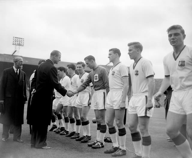 Charlton (second from the right) with his team-mates ahead of the 1957 FA Cup final, including Duncan Edwards (far right) (PA).