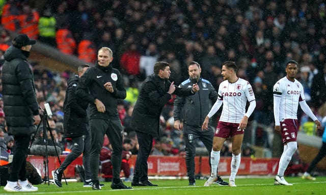 Steven Gerrard, centre, issues instructions to his team