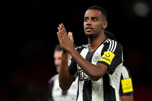 Alexander Isak applauding