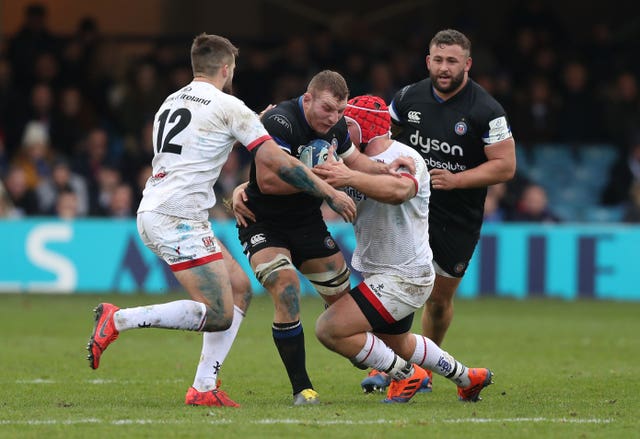 Bath's Sam Underhill (centre)