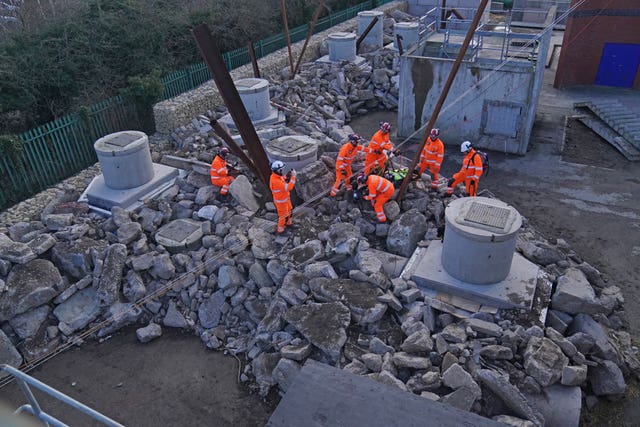 Firefighters collapsed building training aid